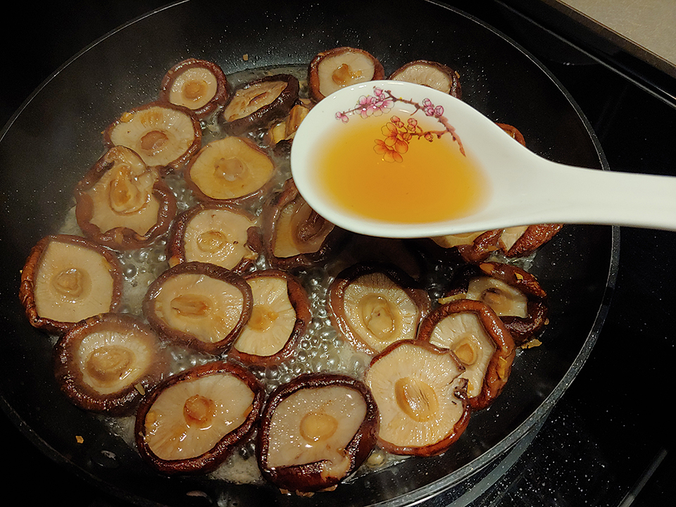 Chinese Braised Mushrooms - Cook With Chopsticks