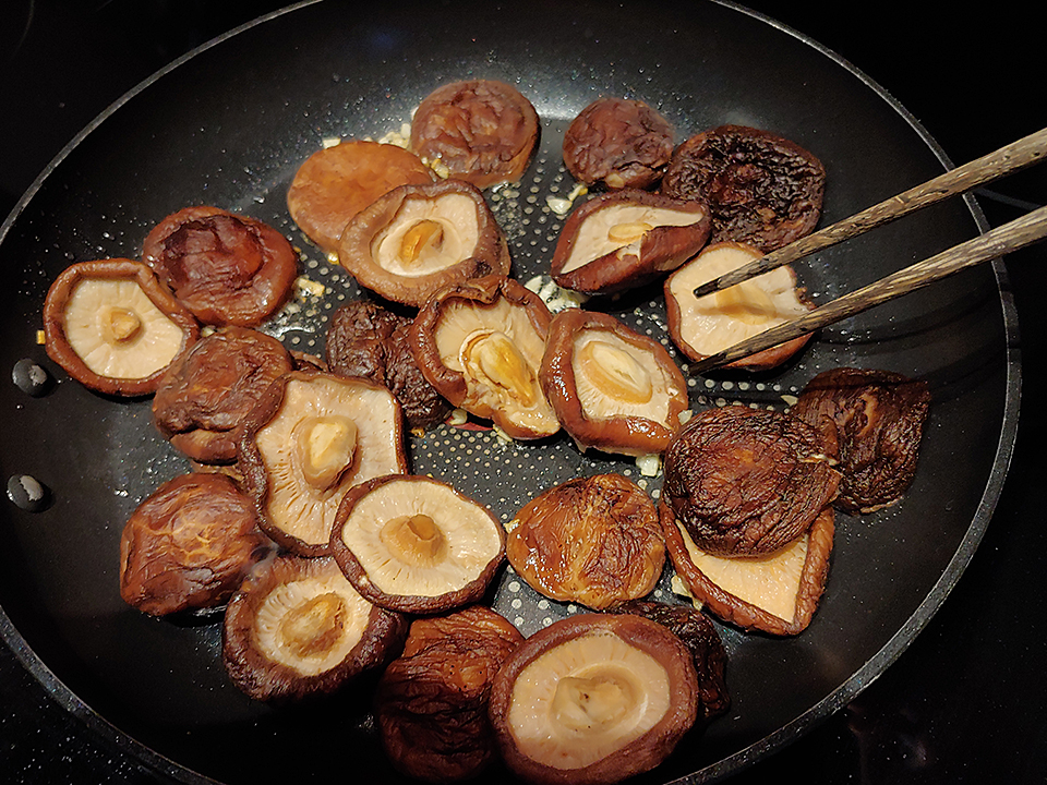 Chinese Braised Mushrooms - Cook With Chopsticks